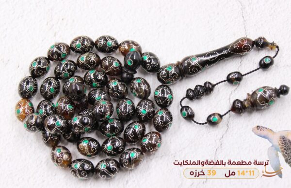 ترسة مطعمة بالفضة والملكايت