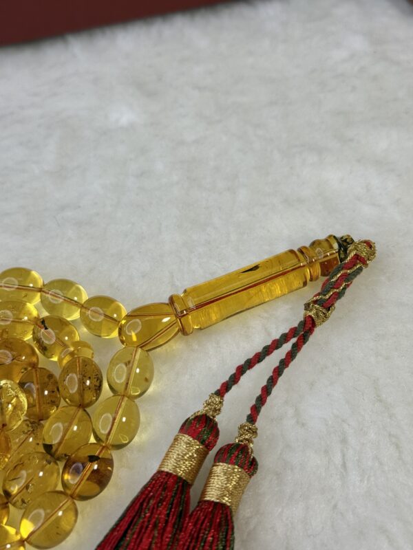 كهرم طبيعي شفاف