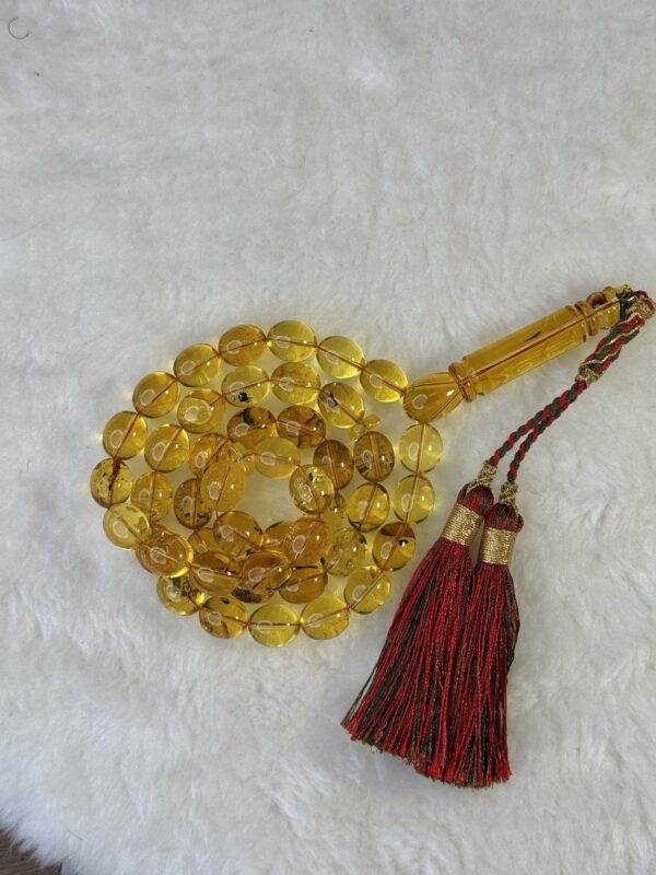 كهرم طبيعي شفاف