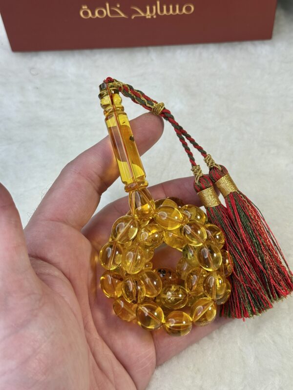 كهرم طبيعي شفاف