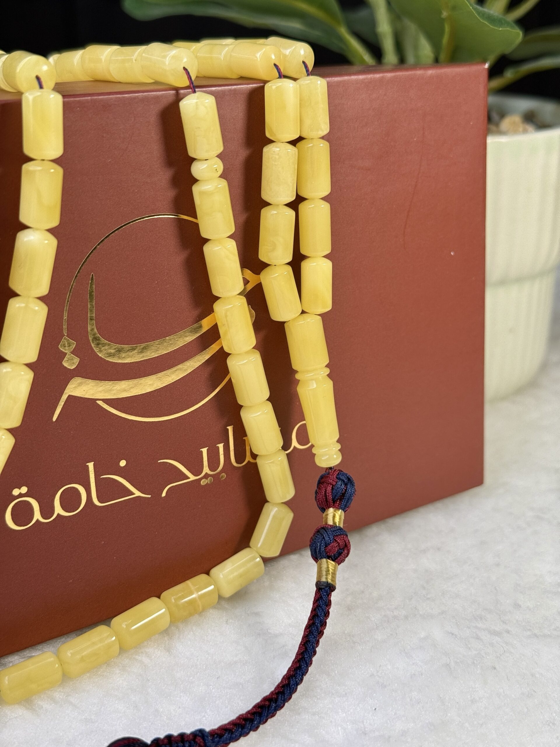 كهرم طبيعي برميلي