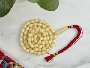 كهرم طبيعي ابيض كريمي (بيضوي)