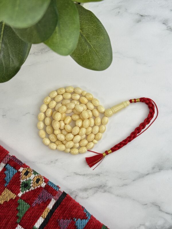 img_7090 كهرم طبيعي ابيض كريمي (بيضوي)