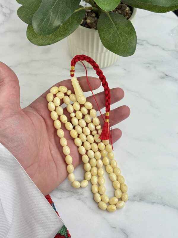 img_7091 كهرم طبيعي ابيض كريمي (بيضوي)