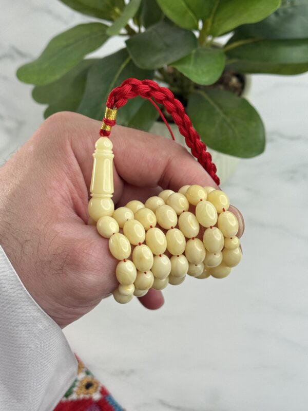 img_7092 كهرم طبيعي ابيض كريمي (بيضوي)