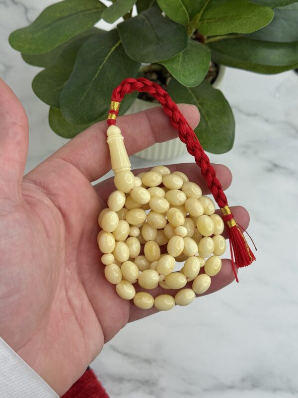 img_7093 كهرم طبيعي ابيض كريمي (بيضوي)