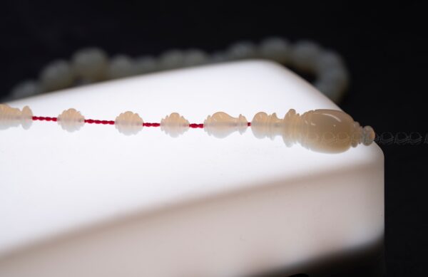 دومنة لؤلؤية شفافية وانعكاس احمر