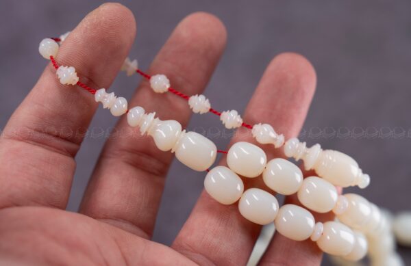 دومنة لؤلؤية شفافية وانعكاس احمر