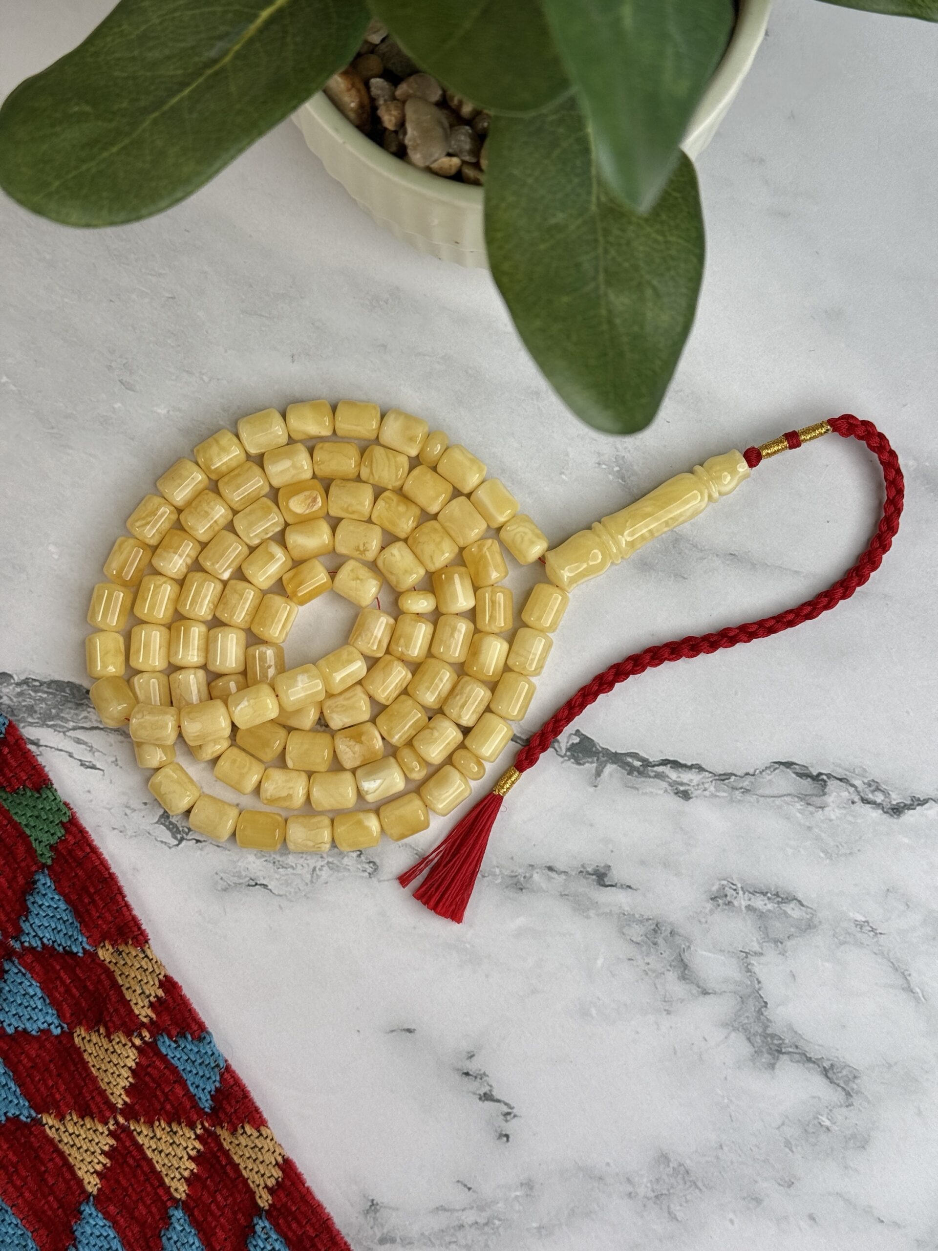 كهرم طبيعي صندوقي