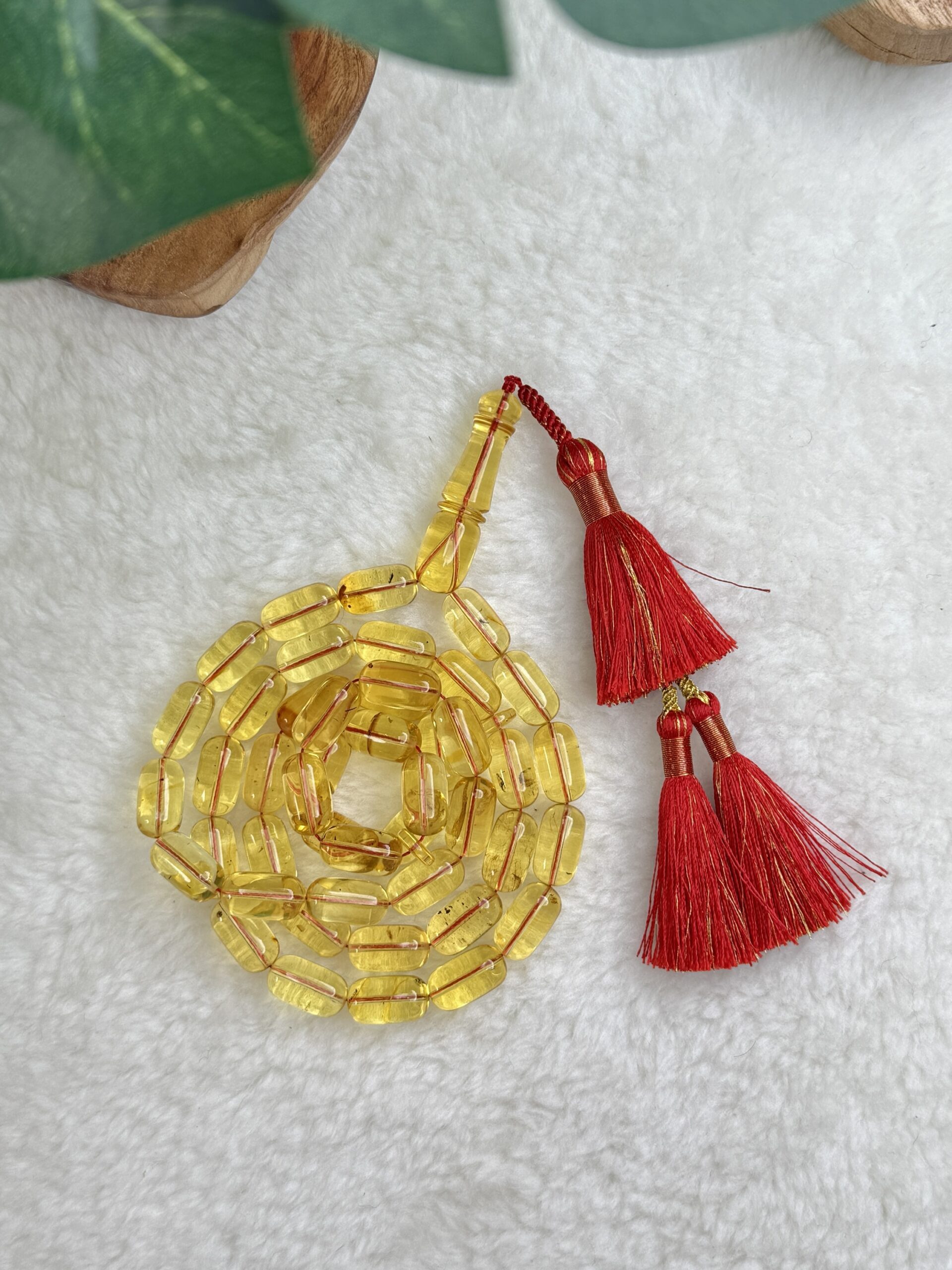 كهرم شفاف تخريم نضيف