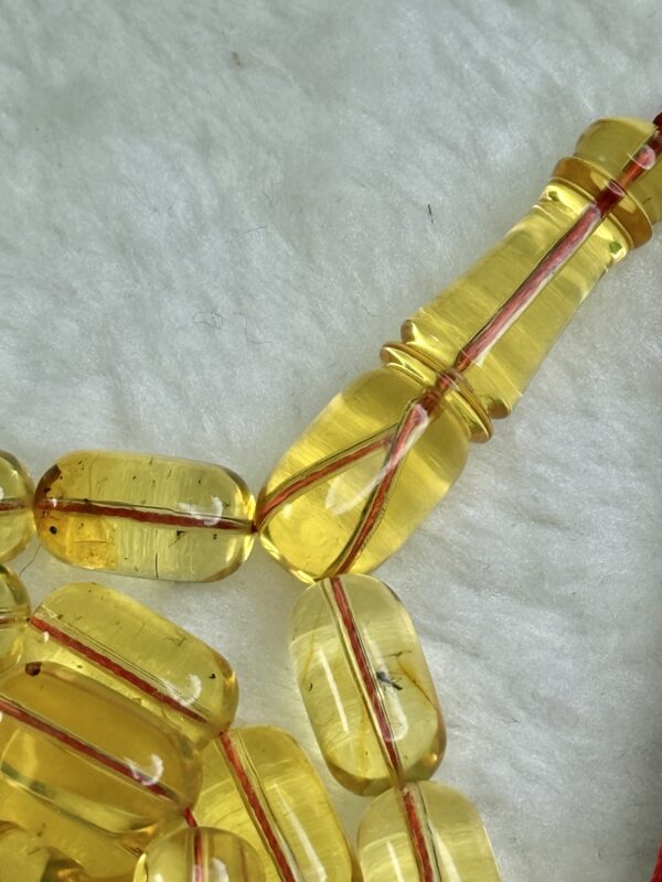 كهرم شفاف تخريم نضيف