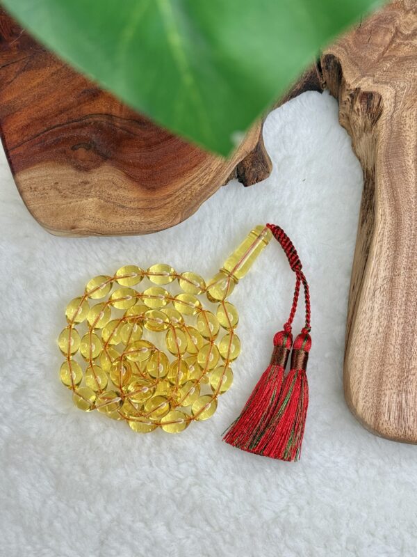 كهرم شفاف صافي (بيضوي)