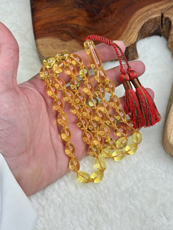 كهرم شفاف صافي (بيضوي)