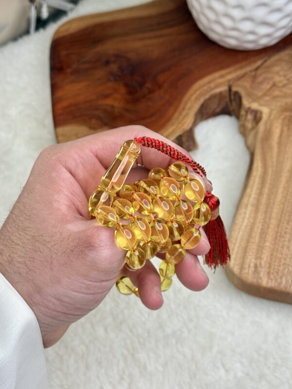 كهرم شفاف صافي (بيضوي)