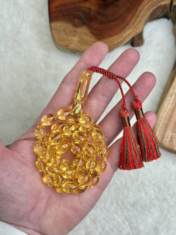 كهرم شفاف صافي (بيضوي)