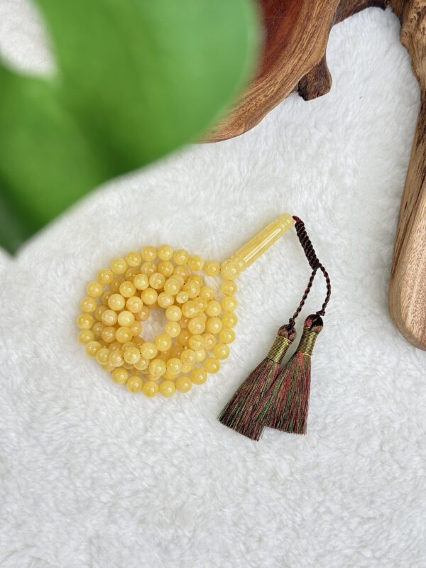 كهرم طبيعي 99 خرزه مع كركوشة زري