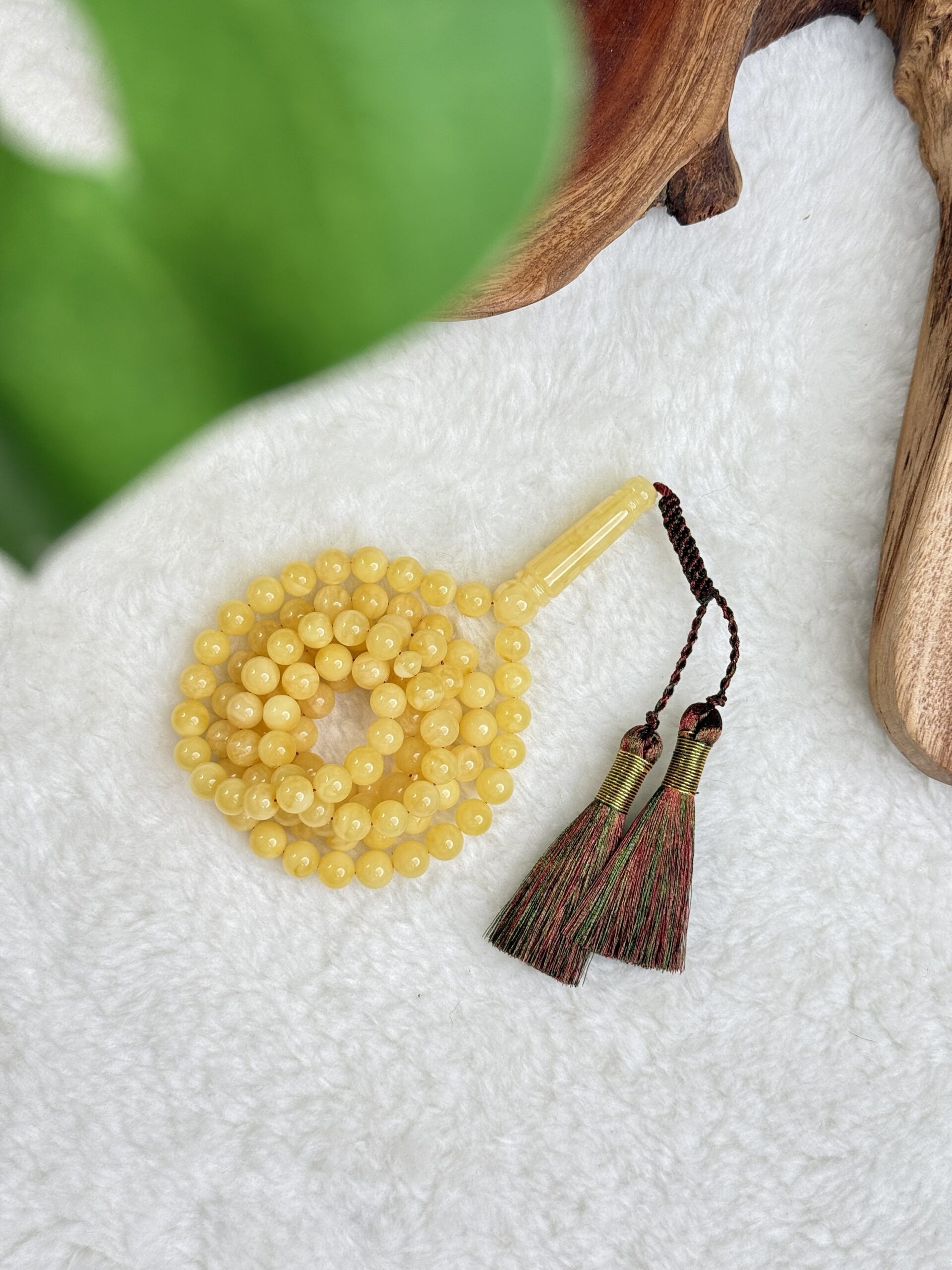 كهرم طبيعي 99 خرزه مع كركوشة زري