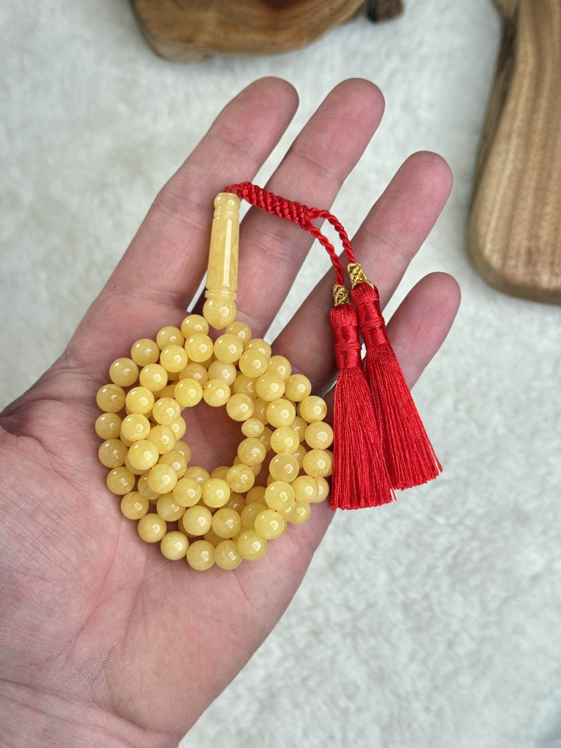 كهرم طبيعي ناعم 99 خرز