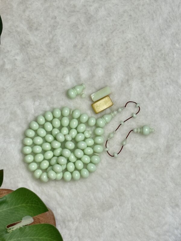 دومنة فستقية صب قديم (ذروي)