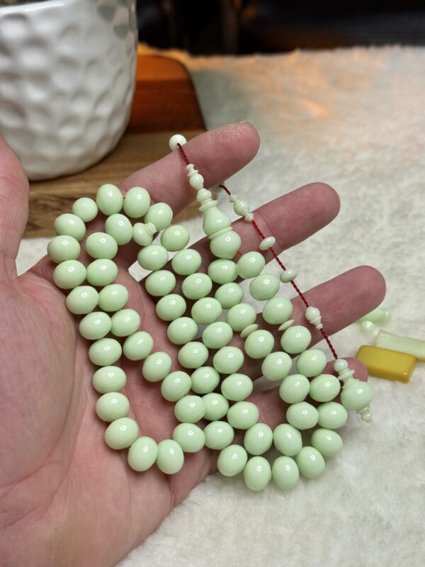 دومنة فستقية صب قديم (ذروي)