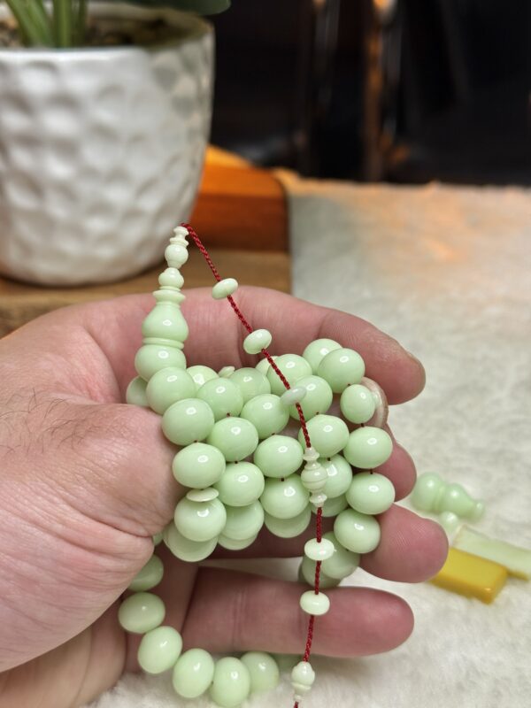 دومنة فستقية صب قديم (ذروي)