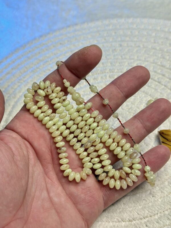 بكلايت صب قديم من حامل افياش (ذروي وناعم)