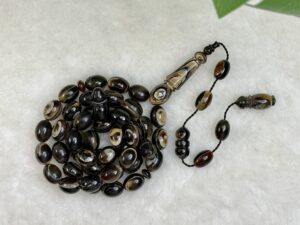 ترسة عيون (بيضوي)