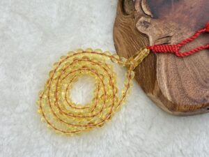 كهرم طبيعي شفاف ناعم
